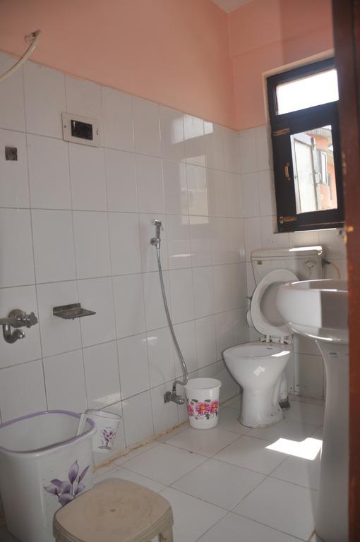 Hotel Azad Durgjan Ruang foto